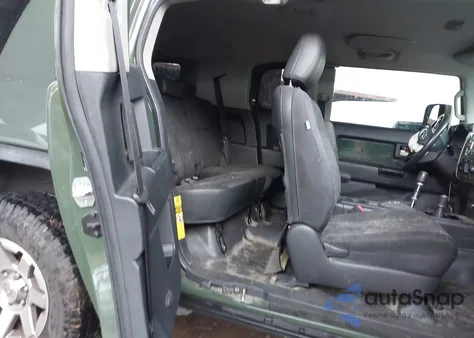 2014 Toyota Fj Cruiser z USA, uszkodzony, nr VIN JTEBU4BF9EK197893